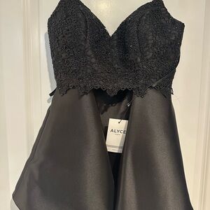 HOMECOMING - Alyce Paris Black Lace 2 piece set